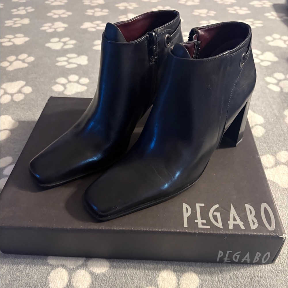 Pegabo P-Aminah Leather Ankle Boots – Black Leather – EU 37